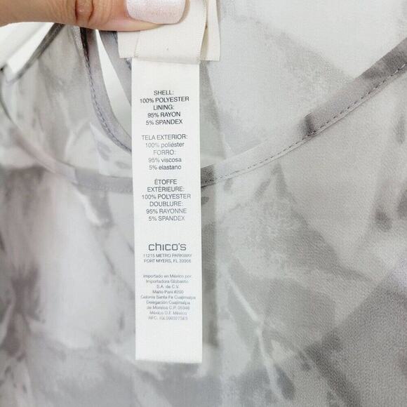 Chico's Womens Grey White Stretchy Sheer Floral Flowy Cape Style Blouse Medium - Picture 10 of 13